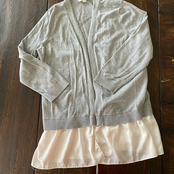 LOFT Tops - Women’s cardigan with ruffle bottom